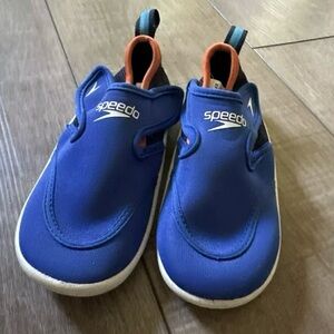 Speedo Vibrant Blue Aqua Shoes 9/10 size